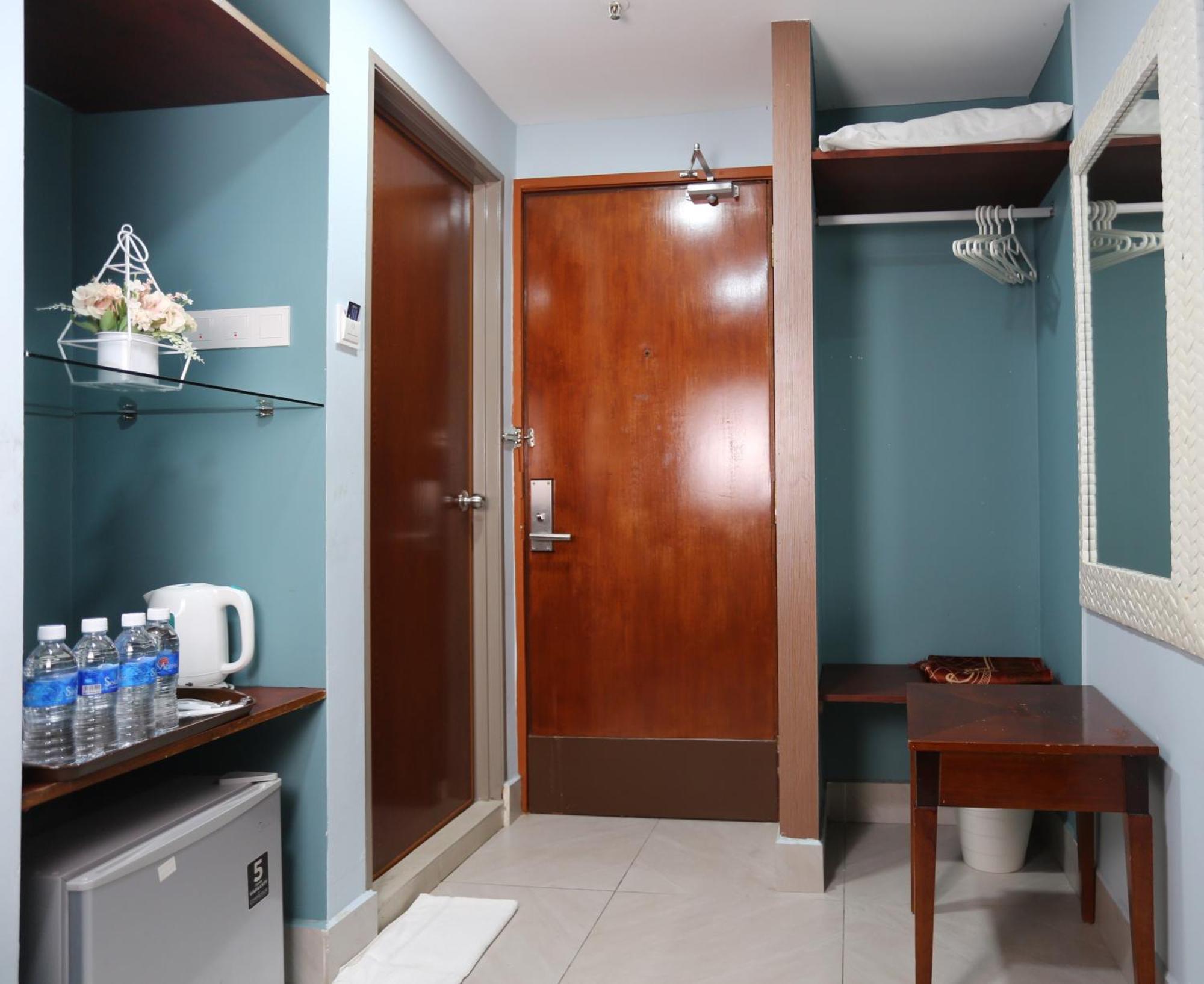 Hotel La Isra At Bukit Bintang Куала-Лумпур Экстерьер фото